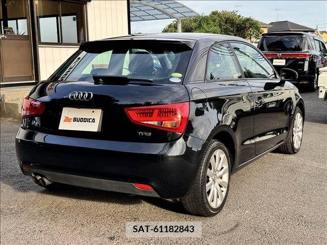 Audi A1 2013-06 356439-23