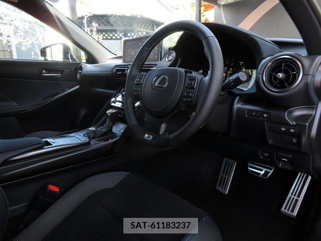 Lexus IS 2024-03 238442-12