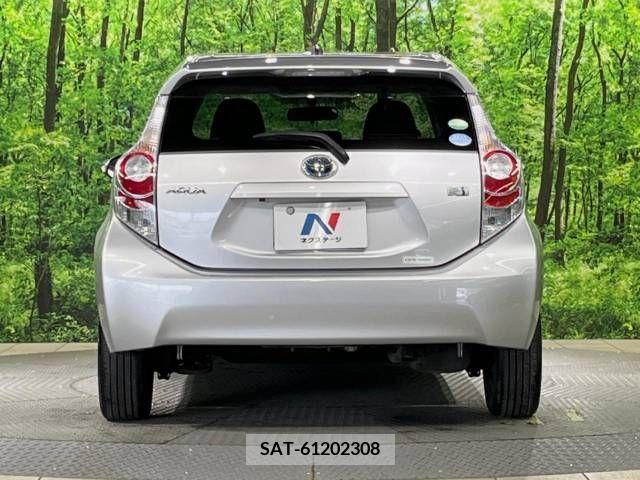 Toyota AQUA 2012-01 347185-15