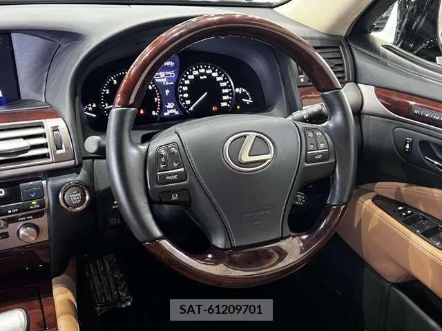 Lexus LS 2013-07 334321-17