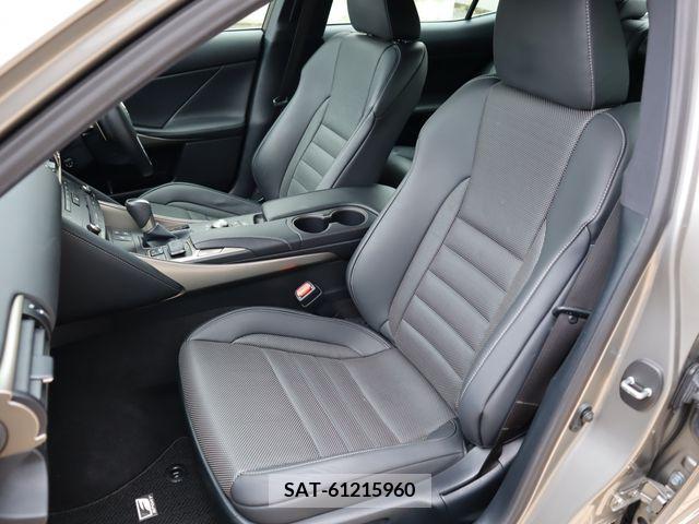 Lexus IS 2019-06 275433-9