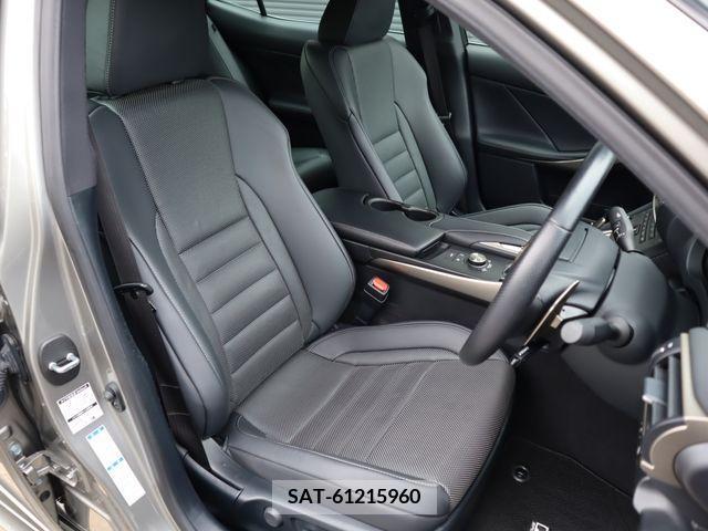 Lexus IS 2019-06 275433-8