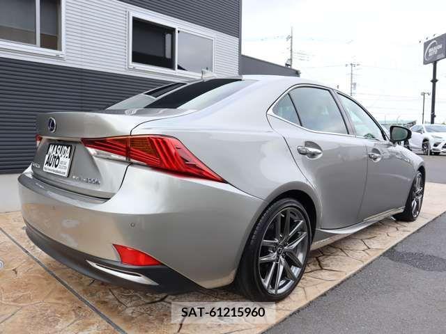 Lexus IS 2019-06 275433-6