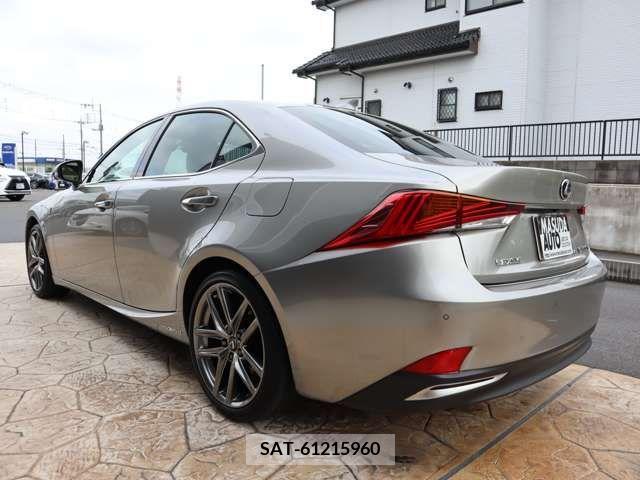 Lexus IS 2019-06 275433-4