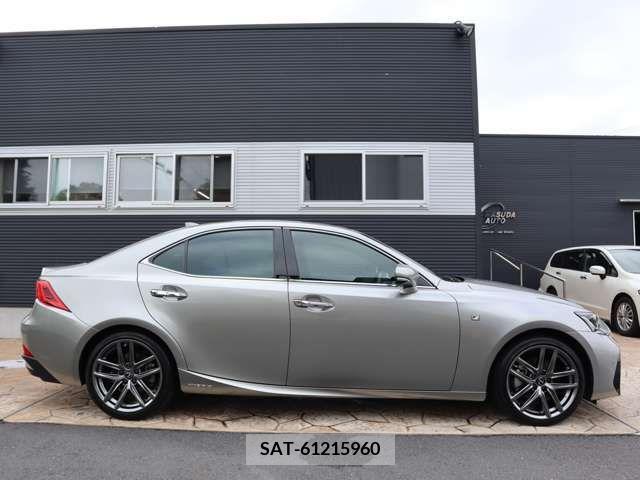 Lexus IS 2019-06 275433-3
