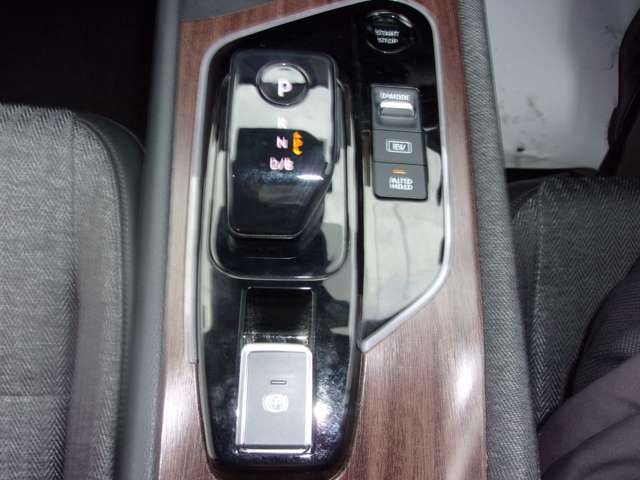 Nissan AURA 2023-02 21780-4