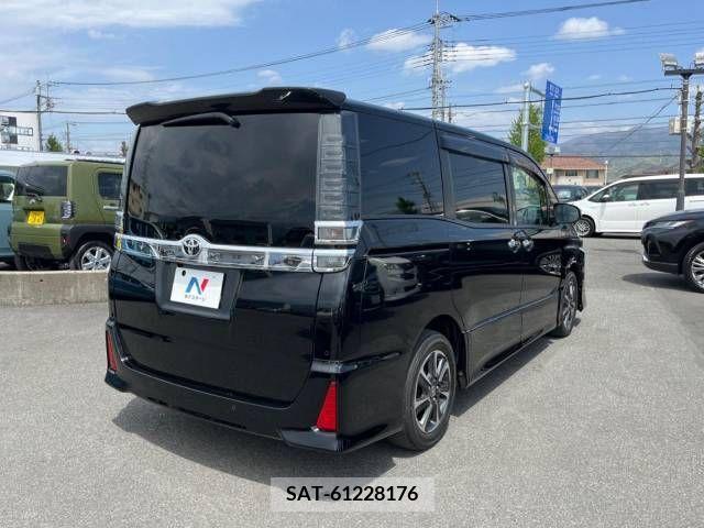 Toyota VOXY 2019-03 288877-18