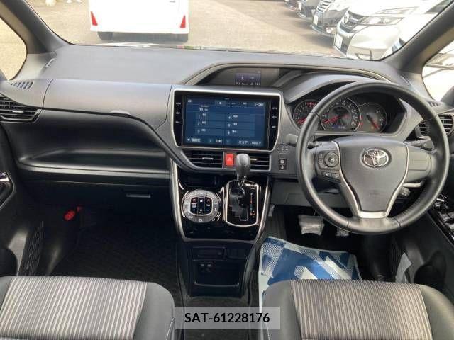 Toyota VOXY 2019-03 288877-1