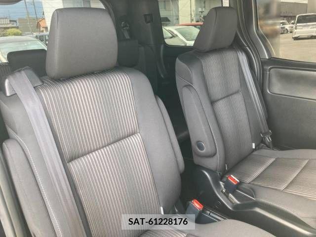 Toyota VOXY 2019-03 288877-9