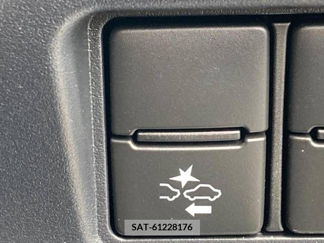 Toyota VOXY 2019-03 288877-6