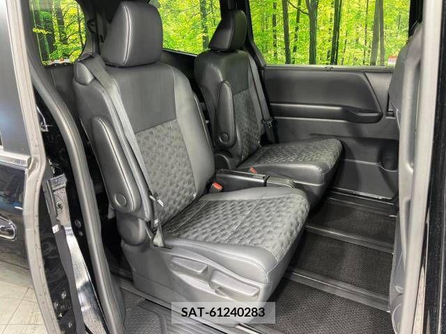 Toyota VOXY 2023-10 289261-8