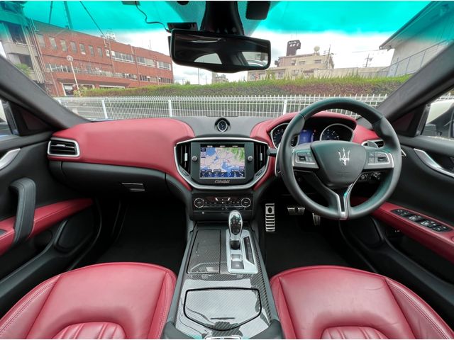 Maserati GHIBLI 2015-11 24143-1