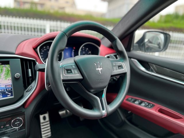 Maserati GHIBLI 2015-11 24143-9