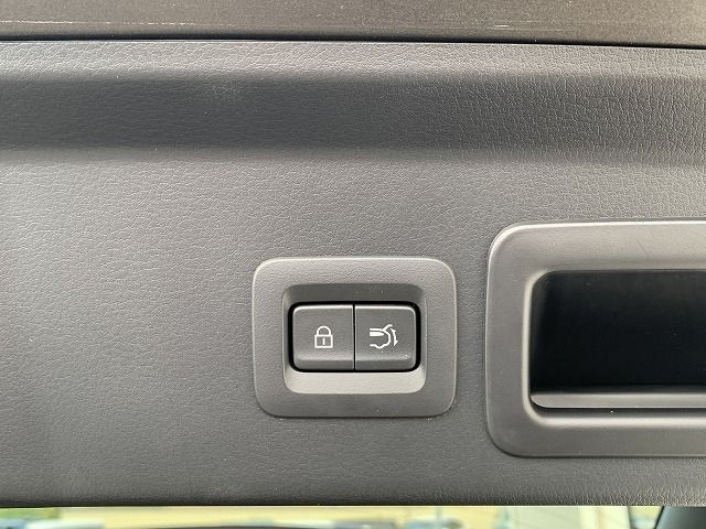 Mazda CX-30 2021-05 23514-26