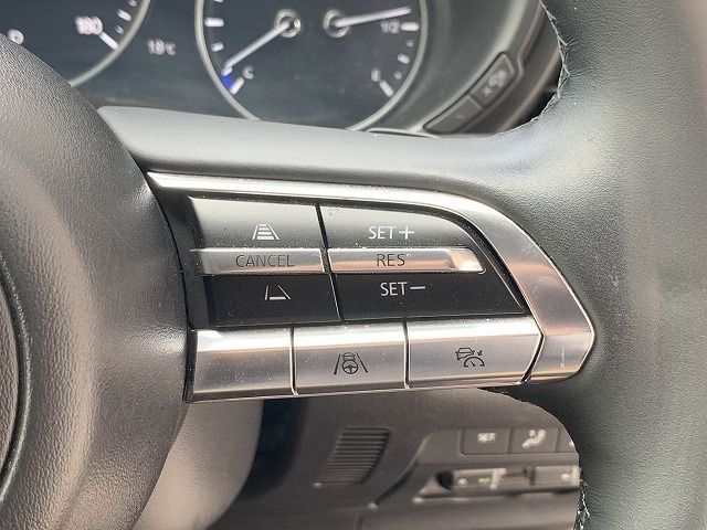 Mazda CX-30 2021-05 23514-16