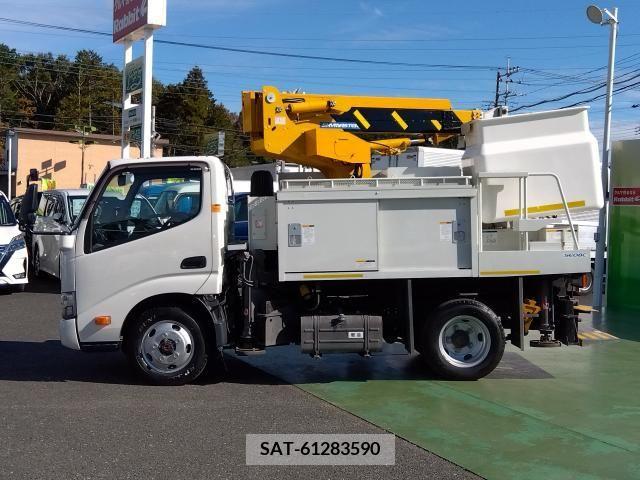 Hino DUTRO 2019-03 250946-1