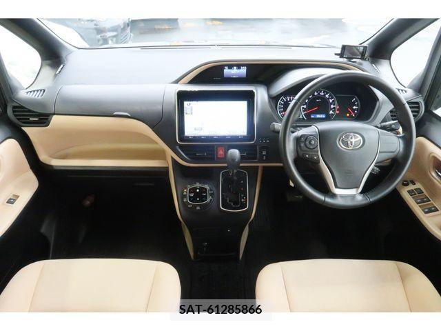 Toyota NOAH 2014-08 241775-5