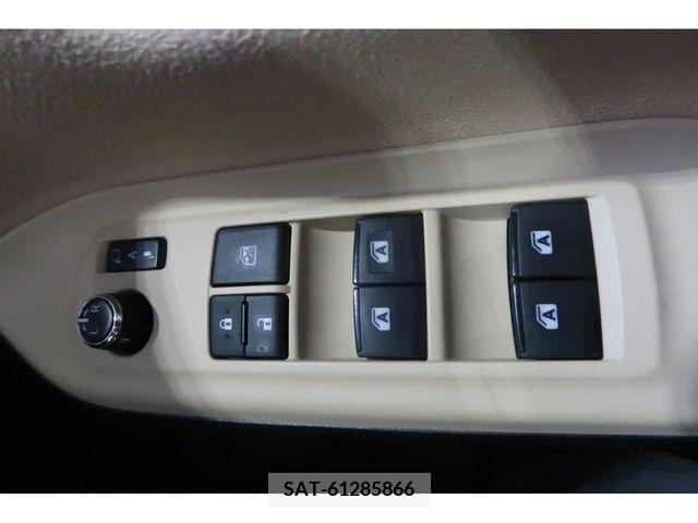 Toyota NOAH 2014-08 241775-12