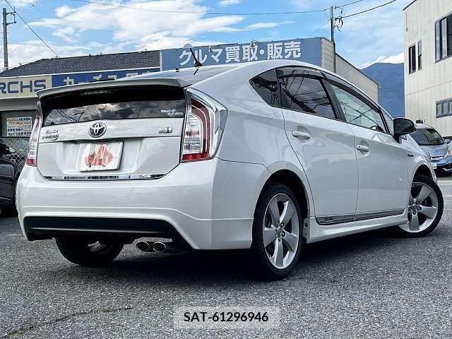 Toyota PRIUS 2014-01 350039-2