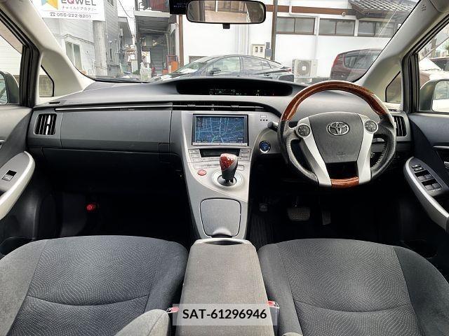 Toyota PRIUS 2014-01 350039-1