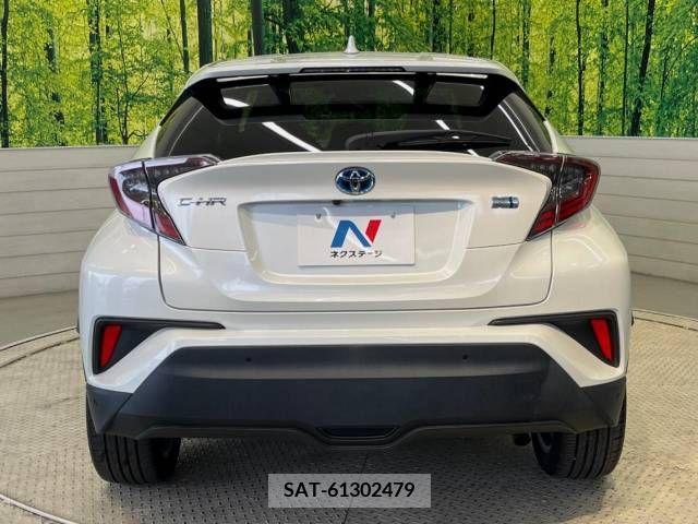 Toyota C-HR 2017-05 264256-15