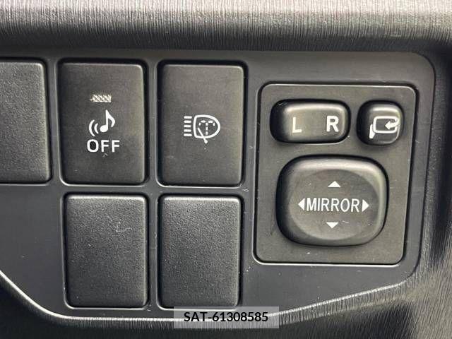 Toyota PRIUS 2013-07 281955-4