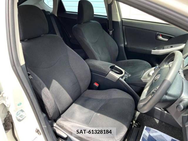 Toyota PRIUS 2015-07 282335-9