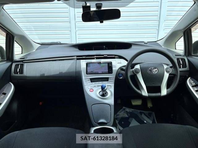 Toyota PRIUS 2015-07 282335-1