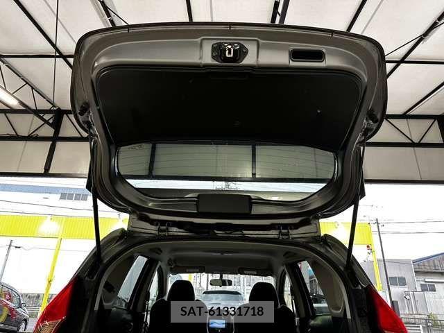 Nissan NOTE 2015-11 302458-13