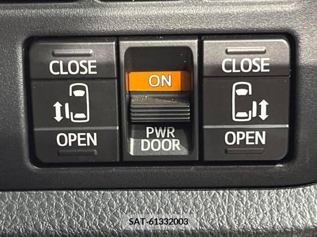 Toyota VOXY 2019-02 208054-3