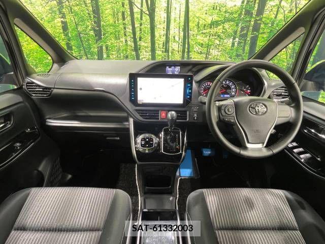 Toyota VOXY 2019-02 208054-1