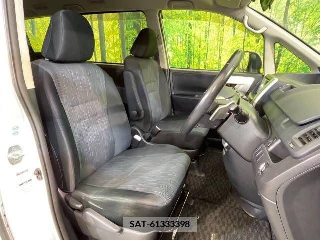 Toyota NOAH 2011-09 342453-9