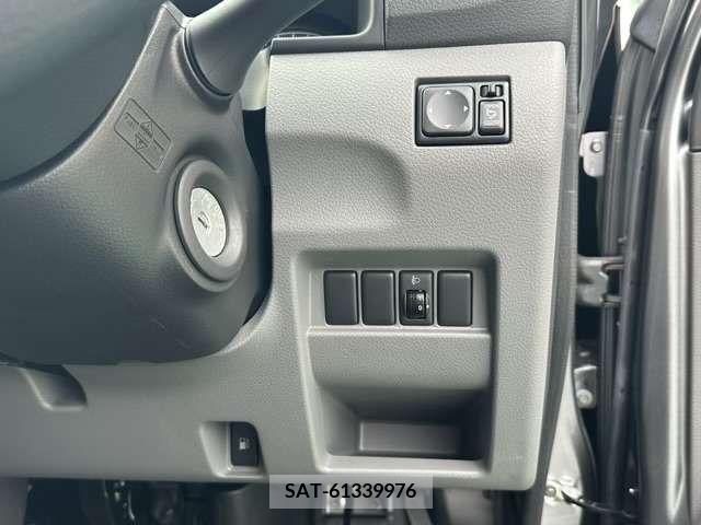 Nissan NV350 Caravan 2021-07 331389-12