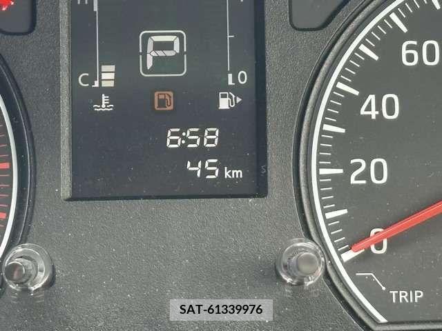 Nissan NV350 Caravan 2021-07 331389-18