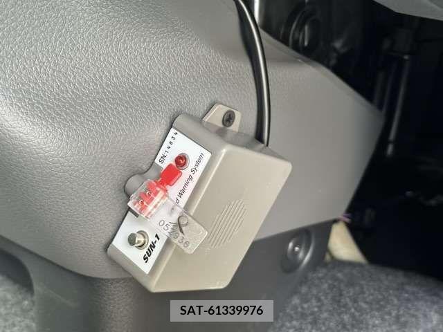 Nissan NV350 Caravan 2021-07 331389-16