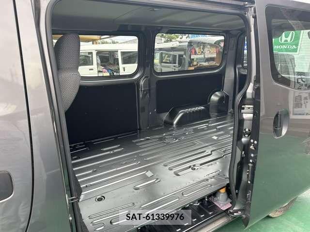 Nissan NV350 Caravan 2021-07 331389-5