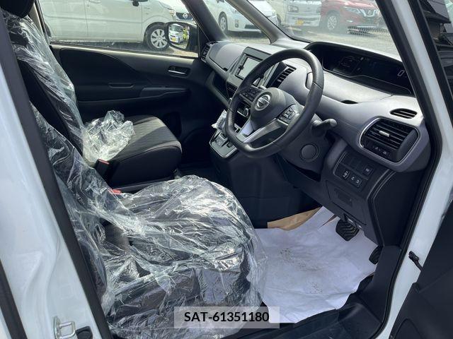 Nissan SERENA 2022-09 207328-4