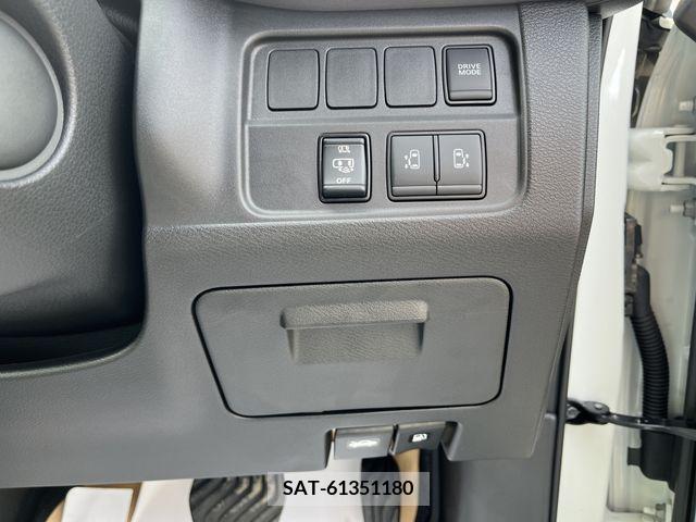 Nissan SERENA 2022-09 207328-6