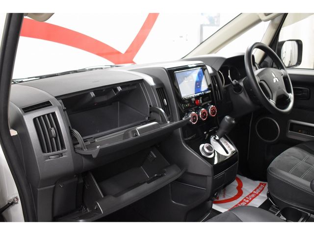 Mitsubishi DELICA D5 2019-09 2837-24