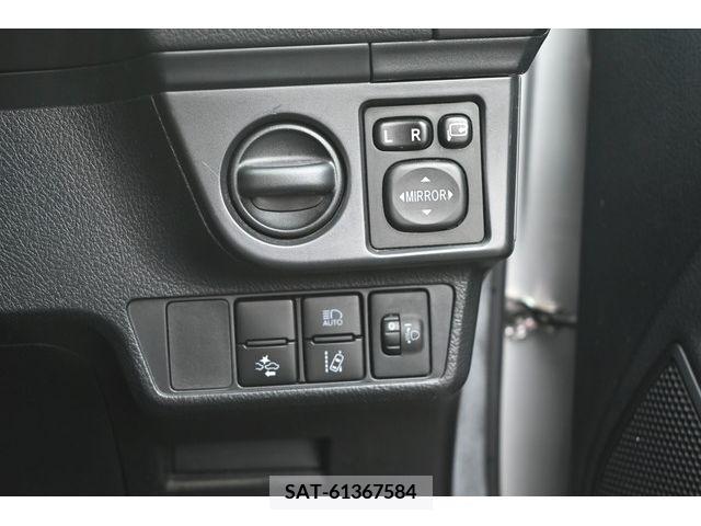 Toyota COROLLA AXIO 2015-04 295754-21
