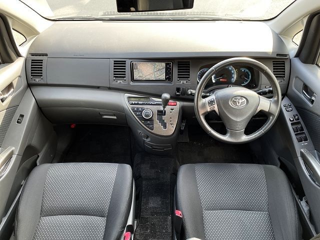 Toyota ISIS 2009-10 193219-1