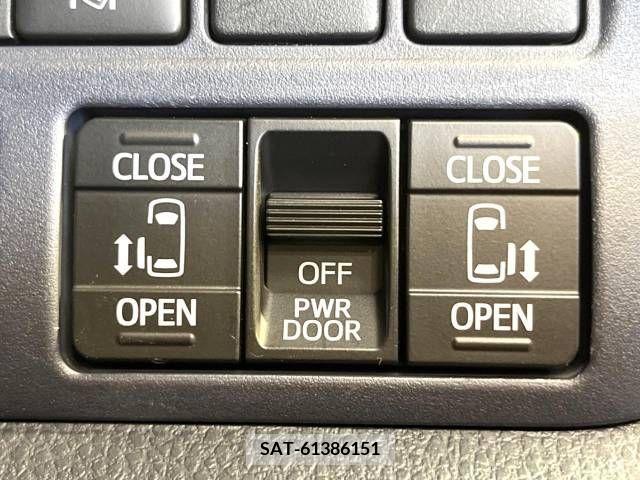 Toyota VOXY 2016-12 331425-6