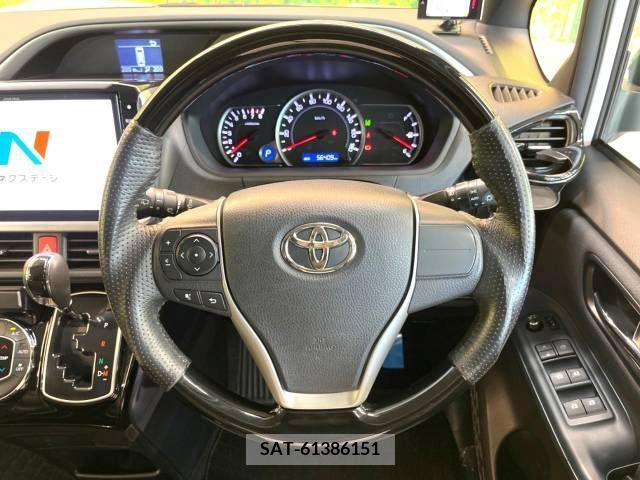 Toyota VOXY 2016-12 331425-12