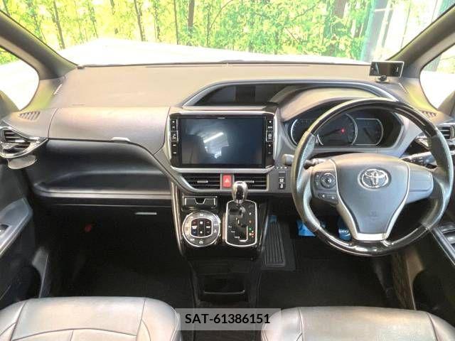 Toyota VOXY 2016-12 331425-1