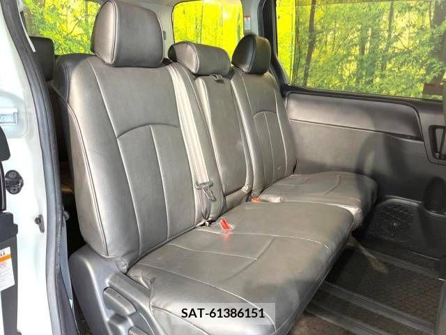 Toyota VOXY 2016-12 331425-9
