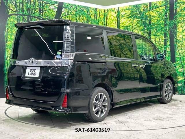 Toyota VOXY 2019-02 347288-18