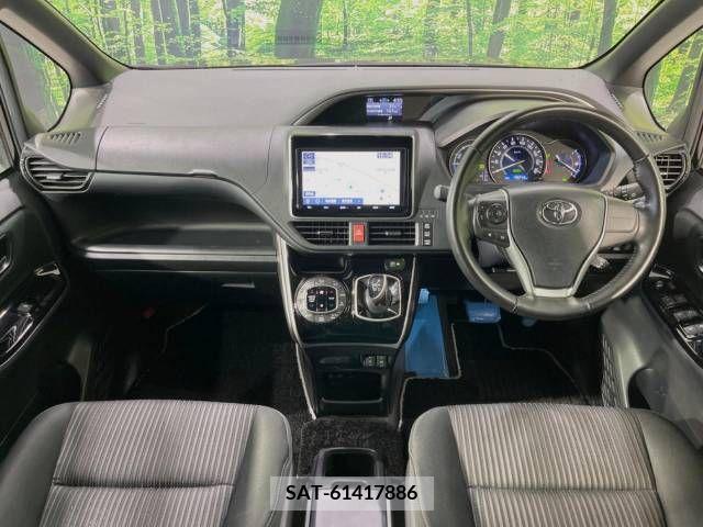 Toyota VOXY HYBRID 2018-11 373077-1