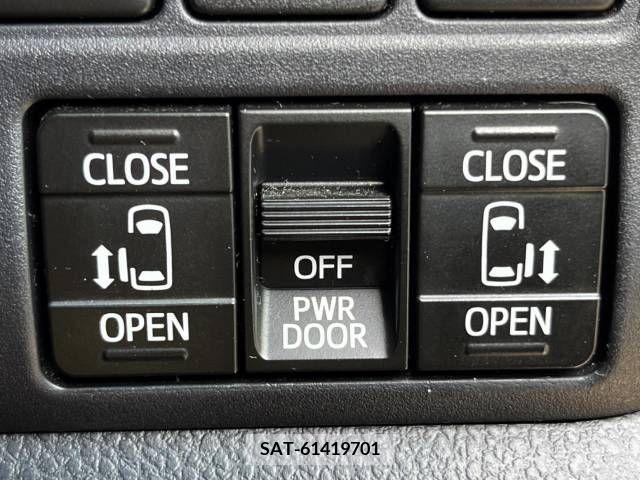 Toyota NOAH HYBRID 2016-09 365198-4