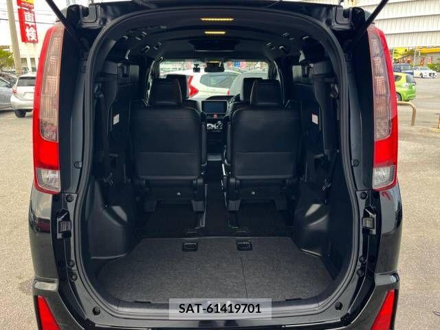 Toyota NOAH HYBRID 2016-09 365198-11