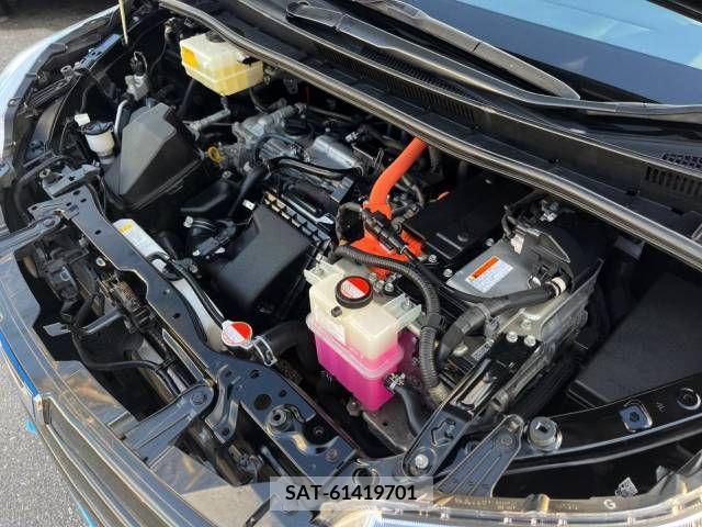 Toyota NOAH HYBRID 2016-09 365198-19